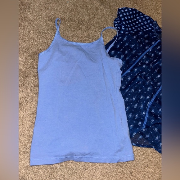 🦄6 Items for $20🦄 Sheer top w/tank top - Picture 4 of 5